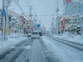 写真：雪景色となった天童駅前