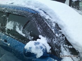 写真：自動車に積もった雪（2009年3月11日）