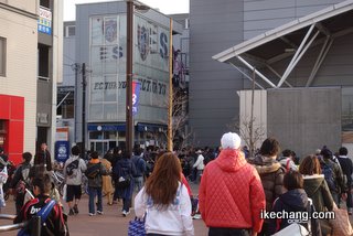 写真：飛田給駅前のカフェ