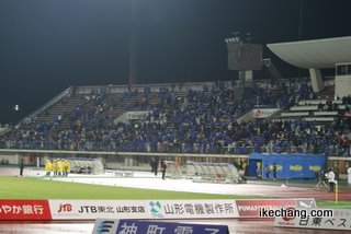 写真：試合後のメイン南（横浜F・マリノス戦）