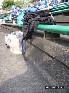 写真：西部公園陸上競技場の座席（ガンバ大阪対モンテディオ山形）