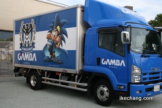 写真：ガンバ大阪のトラック（モンテディオ山形vs.ガンバ大阪）