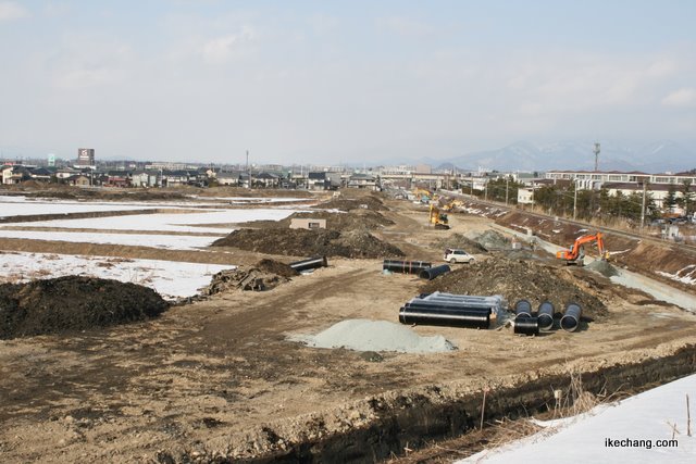 写真：送水管の埋設工事（芳賀土地区画整理事業）