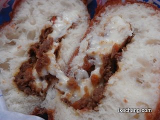 写真：チーズ入りカリーパン（モンテディオ山形×ヴィッセル神戸）