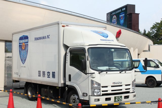 写真：横浜FCのトラック（モンテディオ山形×横浜FC）