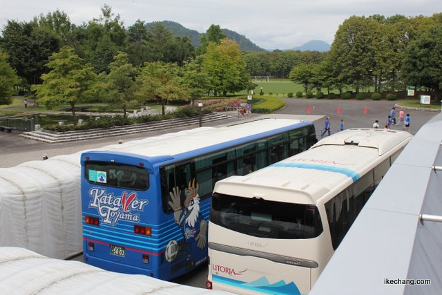 写真：カターレ富山の選手バス（モンテディオ山形×カターレ富山）