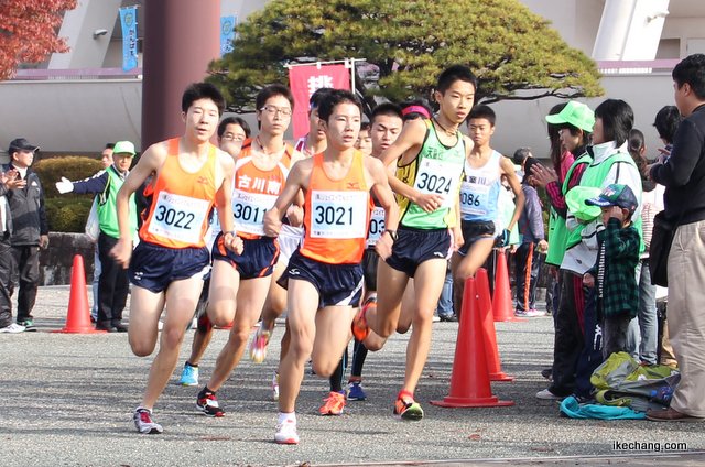 写真：中学生男女3キロの様子（天童ラ・フランスマラソン2014）