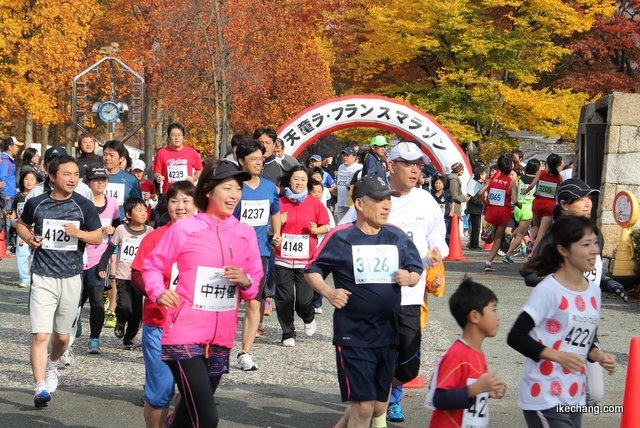 写真：ファミリーの部で走る中村優さん（天童ラ・フランスマラソン2014）