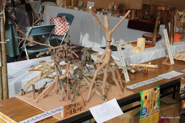 写真：全国児童・生徒木工工作コンクールの作品（山形県農林水産祭）