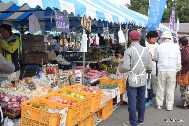 写真：旬の果物の販売（山形県農林水産祭）