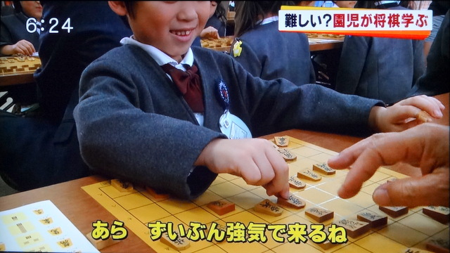 写真：将棋教室での園児の強気の一手（TUYより）