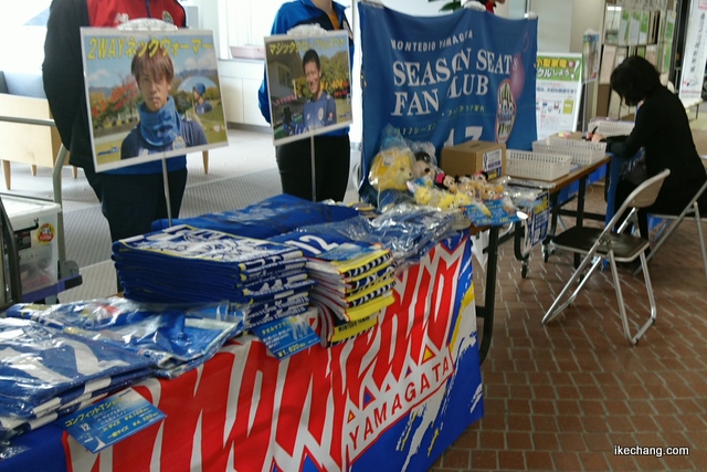 写真：天童市役所でのモンテディオ山形２０１７シーズンシート販売促進活動