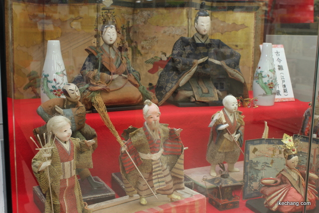 写真：松田家が所蔵する寓話の人形（天童雛飾り）