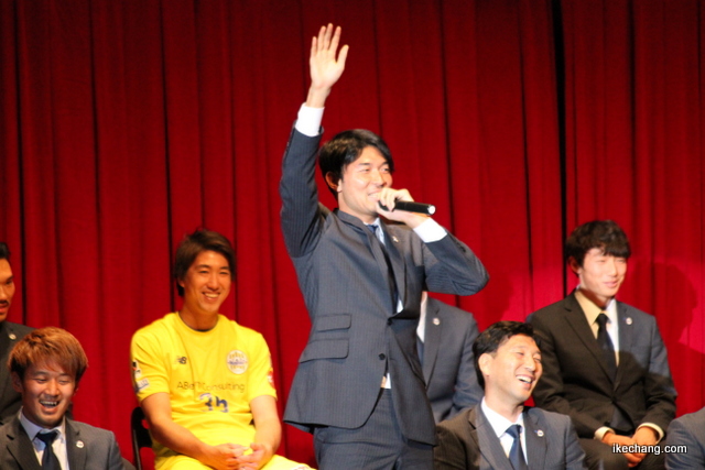 写真：ユニフォームに立候補する瀬沼優司選手（モンテディオ山形2018キックオフイベント）