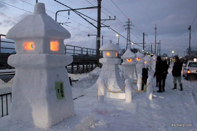写真：各町内会や各種団体、事業所が制作した雪灯籠（第10回天童北部雪灯籠まつり）