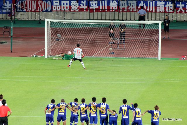 写真：横っ飛びでゴールを守った児玉選手（山形×FC東京）