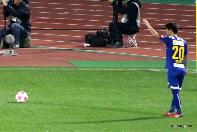 写真：フリーキックを蹴る安西海斗選手（天皇杯 川�×山形）