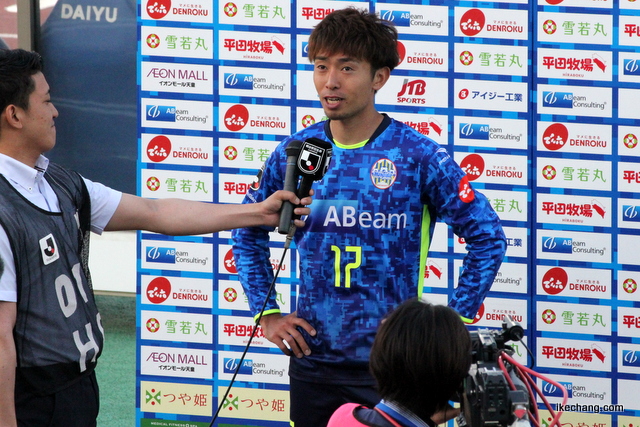 写真：ヒーローインタビューを受ける中村駿 選手（山形×岡山）