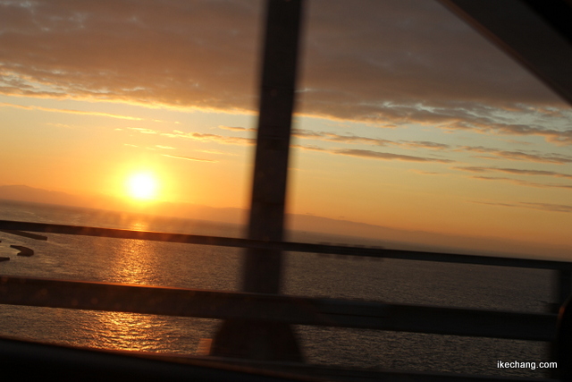 写真：瀬戸内海での日の出（徳島×山形）