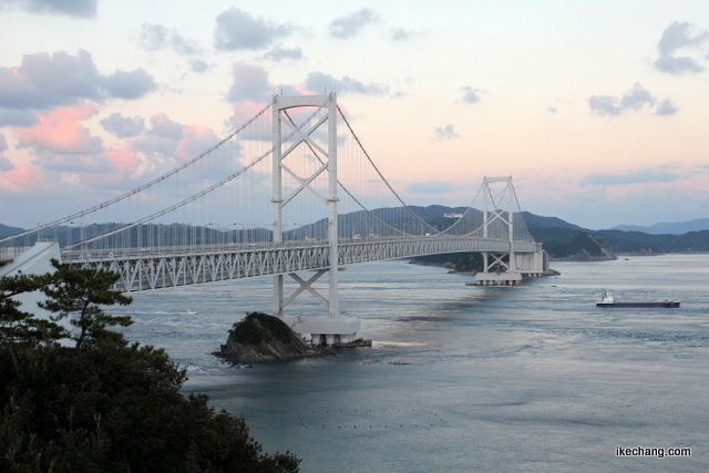 写真：お茶園展望台のほうから見た大鳴門橋（徳島×山形）