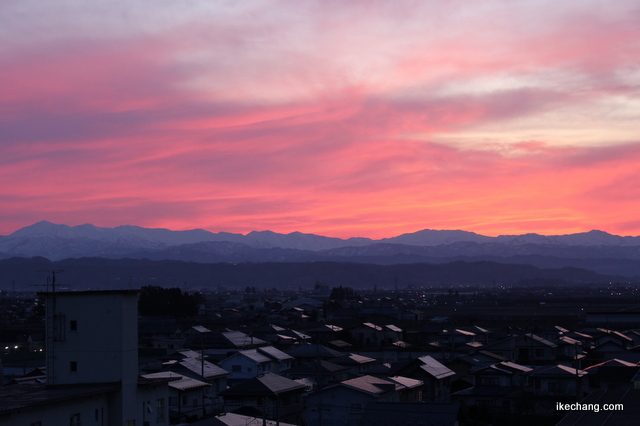 写真：山形県天童市の夕焼け（2020年3月19日午後6時撮影）