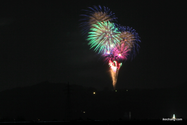 写真：舞鶴山から打ち上げられた花火