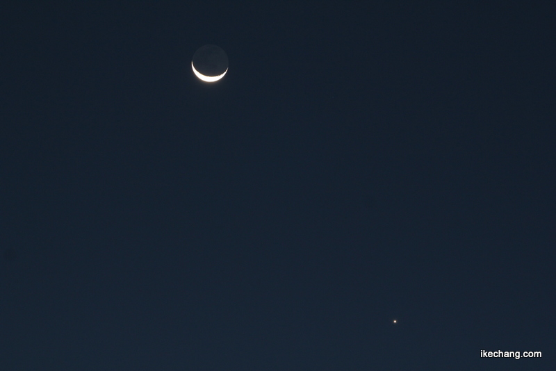 画像：細い月と金星のランデヴー