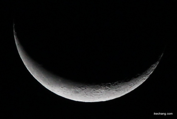 画像：月齢26の細い月「有明月」