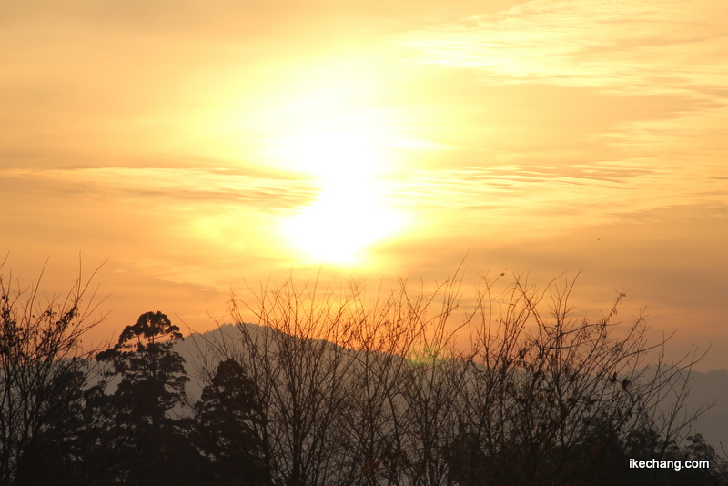 画像：飯豊連峰に沈む夕日
