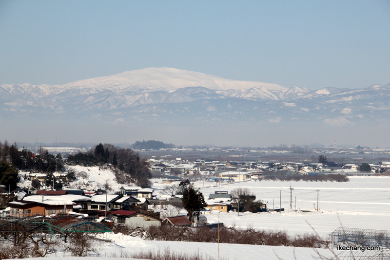画像：天童市二子沢（ふたござわ）地域から見た霊峰「月山（がっさん）」