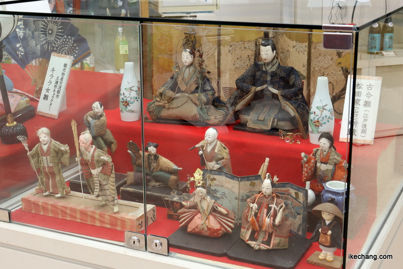 写真：天童市山口地区の松田家所蔵の古今雛と寓話の人形