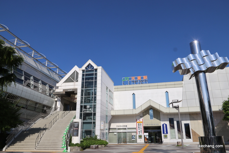 写真：将棋駒をイメージした外観のJR天童駅 