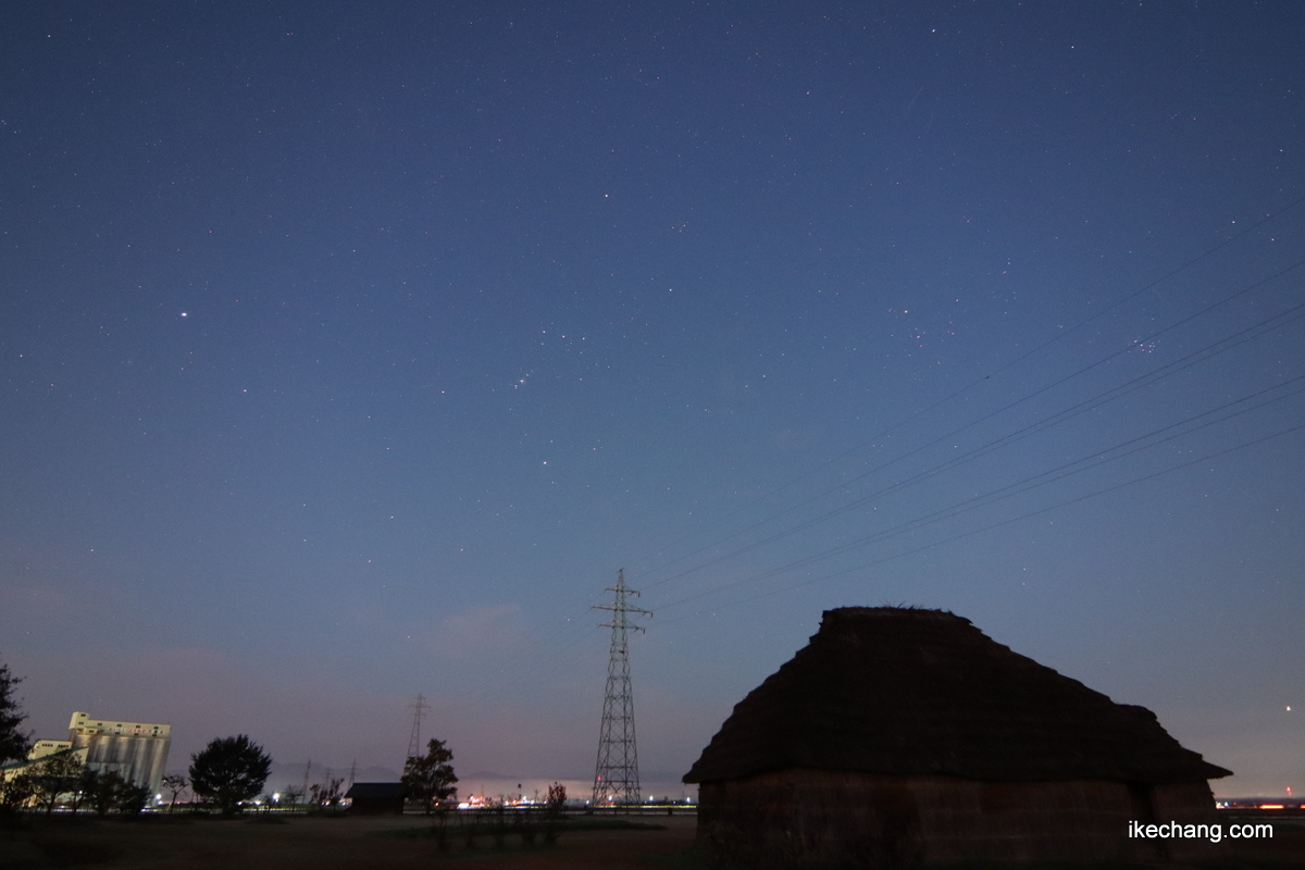 写真：西沼田遺跡公園から見えるオリオン座