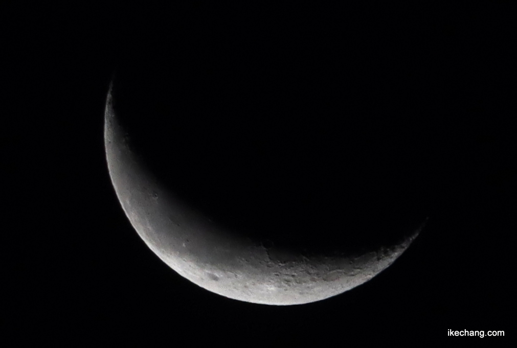 写真：二十六夜の細い月