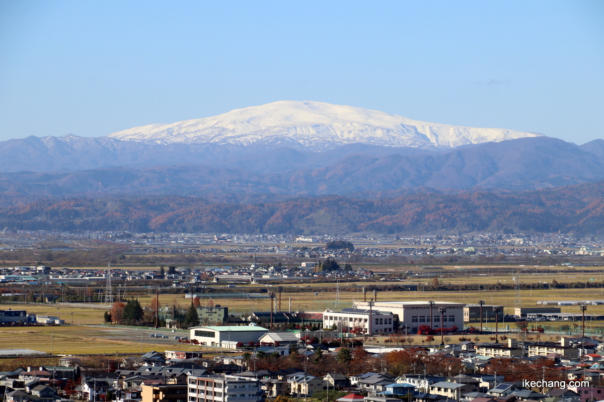 画像：舞鶴山から見た月山