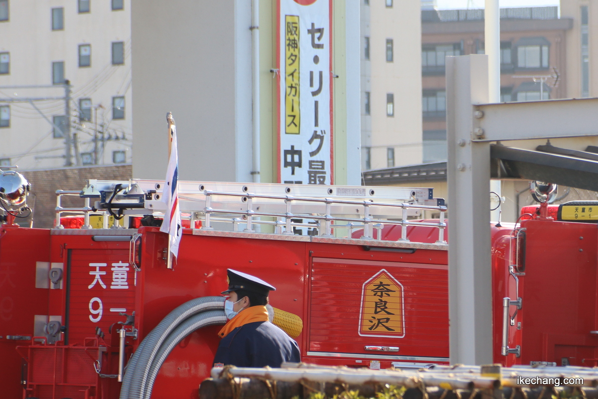 写真：将棋の駒があしらわれた消防ポンプ車