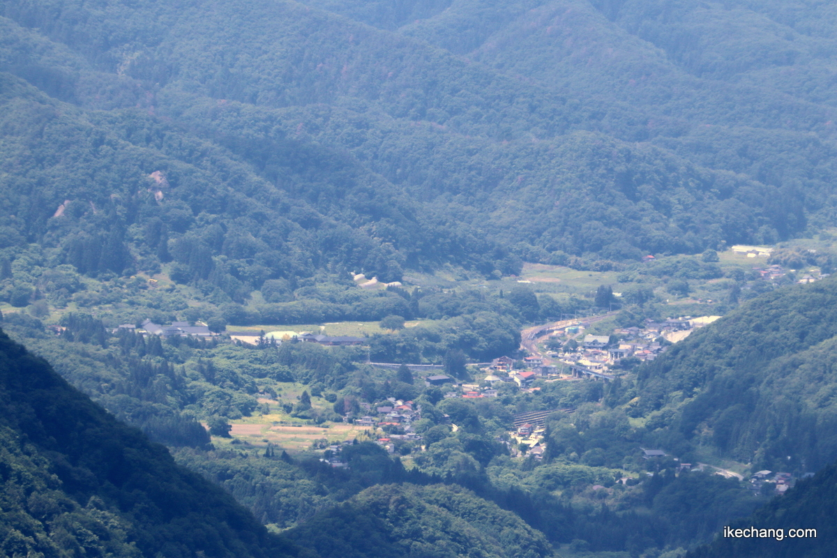 写真：面白山山頂から眺めた山形市山寺方面