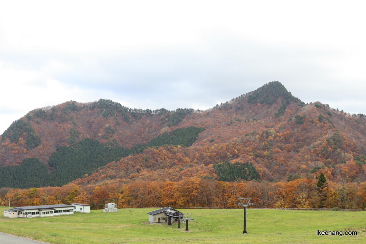 写真：天童高原から見た大畑山