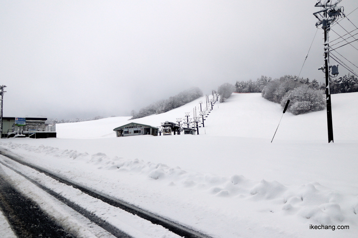 写真：雪が積もった天童高原スキー場