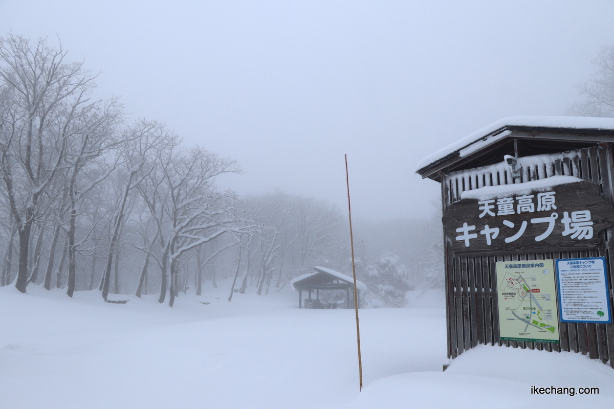 写真：雪で真っ白な天童高原キャンプ場