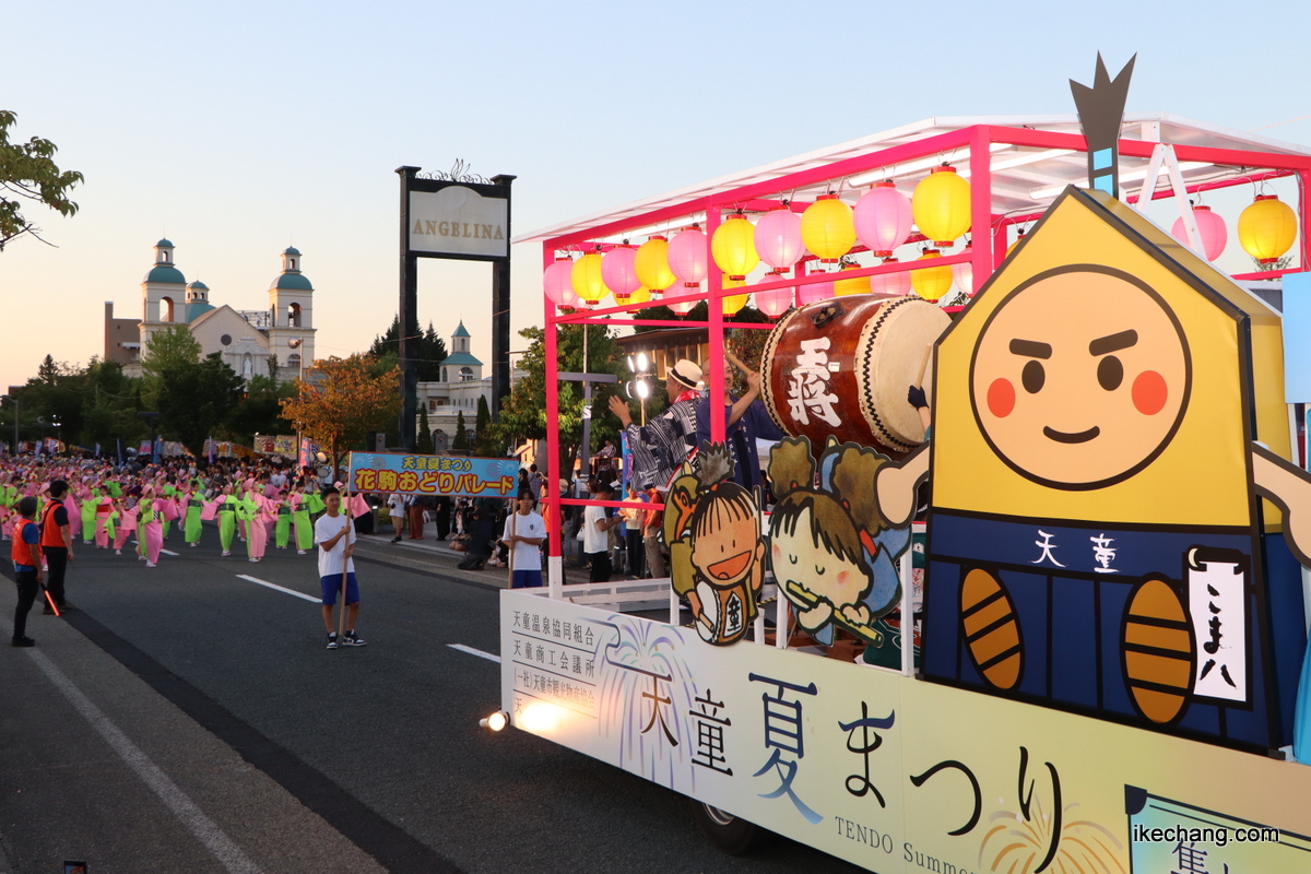 写真：「天童こま八」が描かれた山車